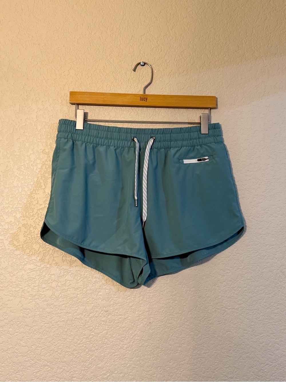 Vuori Clementine 2.0 Shorts in “Marsh”, Sz LG